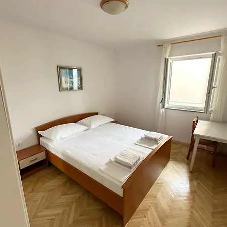 Adriatic Pavlinovic - * マカルスカ