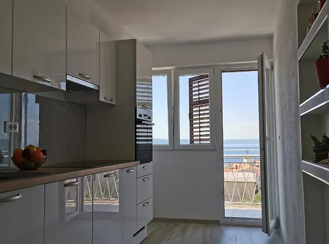 Adriatic Pavlinovic - * Makarska