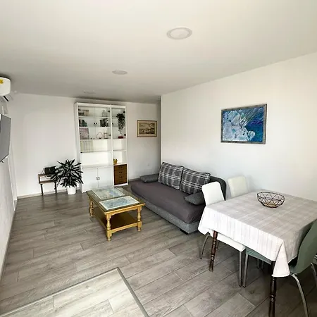 Adriatic Pavlinovic - *