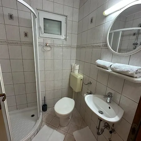 Adriatic Pavlinovic - *